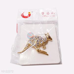 Super Quality Crystal Brooch Pin in Kangaroo Shape