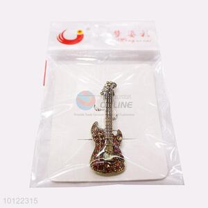 Wholessale Rhinestone Brooch Pin in Guitar Shape