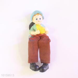 Wholesale Personalized Resin Boy Doll/Resin Crafts with Chicken for Home Decoration