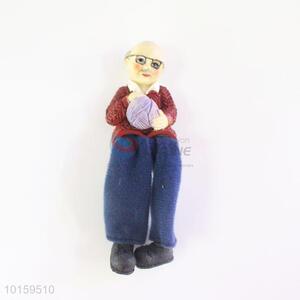 New Product Resin Old Man Doll/Resin Crafts with Yarn Ball for Home Decoration