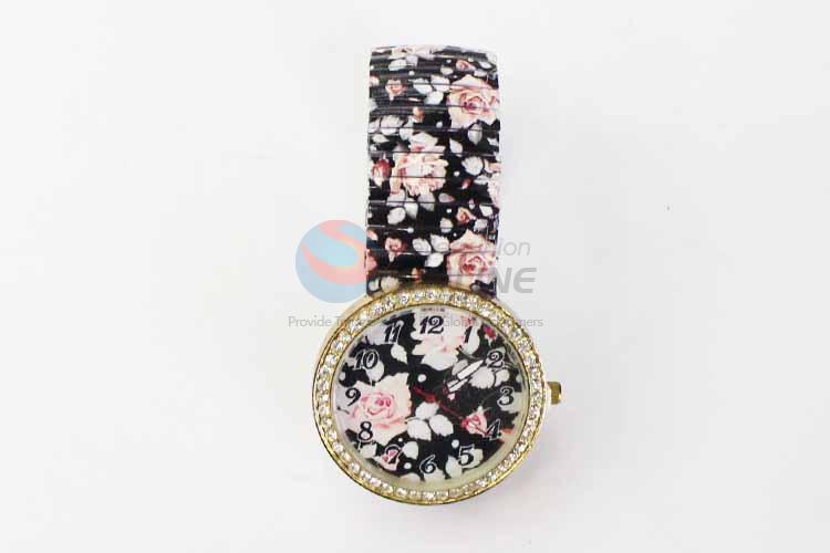 Rose Pattern Casual Bracele Watch For Girls/Fashion Quartz Wristwatch with Rhinestone