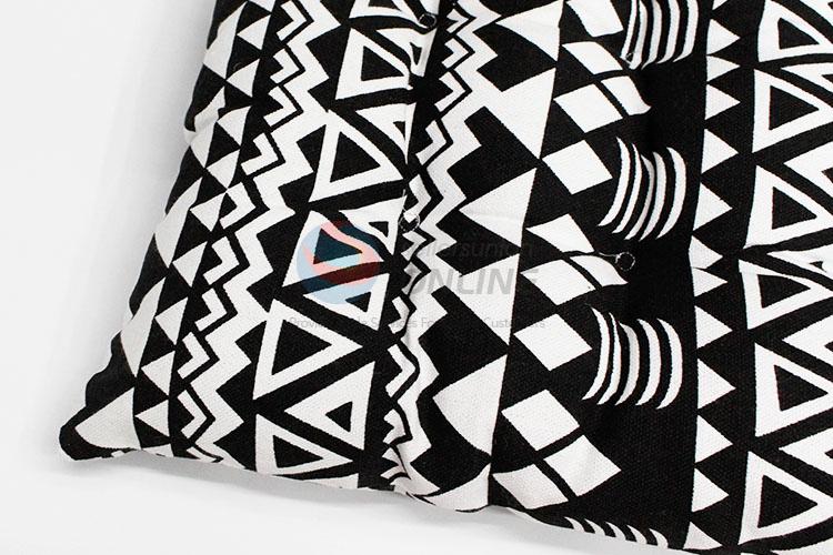 Daily use black&white seat cushion