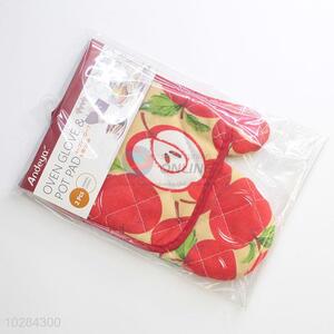 2 Pcs/Set Red Apple Pattern Gloves Microwave Oven Mitt Pot Pad Set