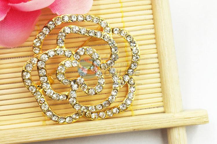 Fashion Style Flower Shaped Luxury Rhinestone Brooch for Ladies