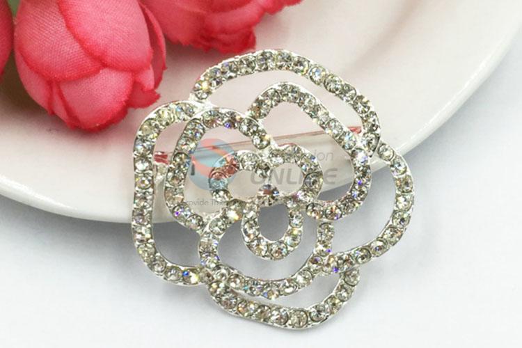 Fashion Style Flower Shaped Luxury Rhinestone Brooch for Ladies