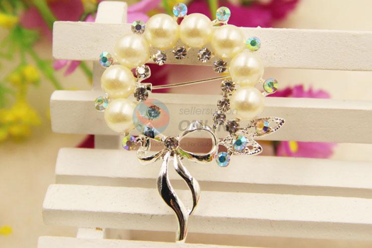 Pearl Decorative Alloy Brooch for Clothes with Low Price