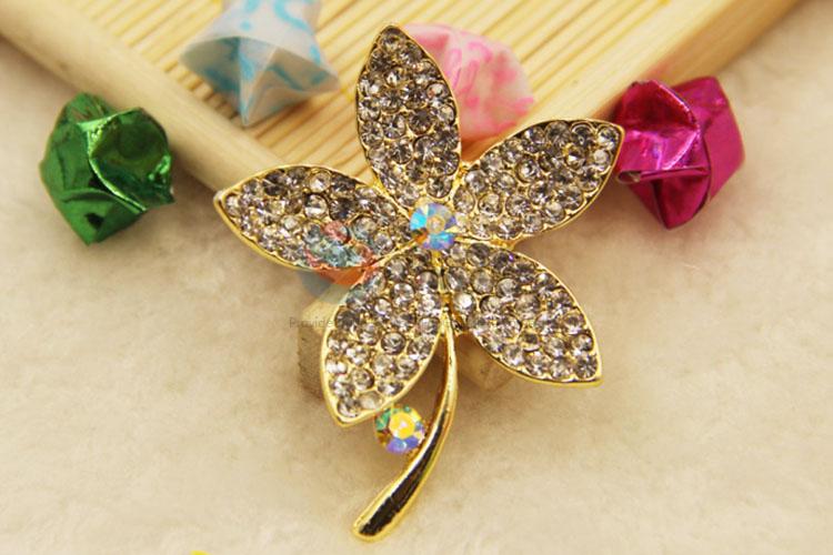 Promotional Gift Crystal Breastpin Brooch in Flower Shape