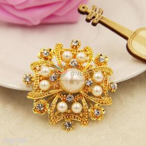 Fashion Style Crystal Breastpin Brooch in Guitar Shape