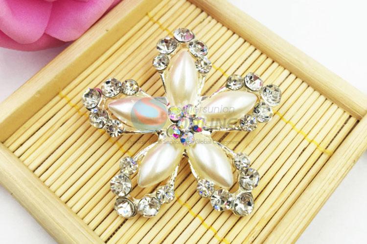 Flower Shape Elegant Decorated Crystal Rhinestone Brooch with Low Price