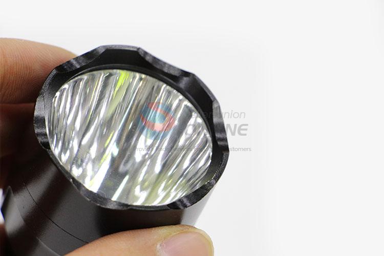 China Supply Outdoor High Power Flashlight