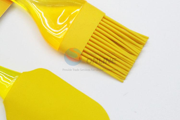 Great popular low price colorful fashion style yellow silicone scraper&brush