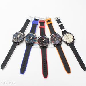 New Style Mens Watch with Silicone Strap