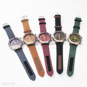 China Supplies Wholesale Mens Watch with Silicone Strap