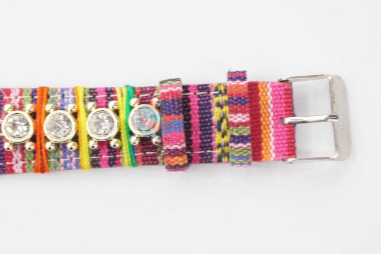 Low Price Trendy Colorful Womens Watch with Weave Strap 