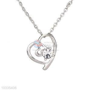 Delicate design good quality heart shaped short necklace