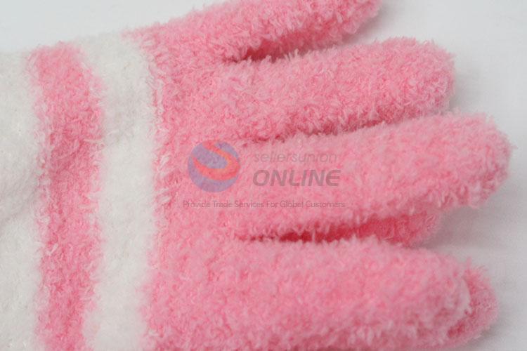 Comfortable pink knitted gloves