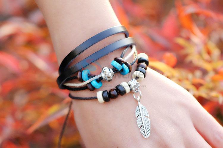 Fashion Leather Bracelet With Leaf Shape Pendant