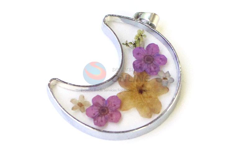 Unique Design Moon Shape Real Flower Zinc Alloy Pendant