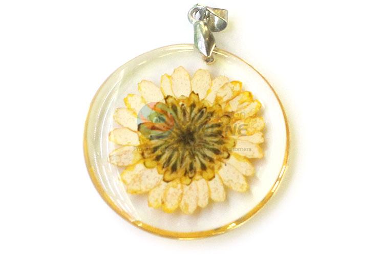 New Design Round Real Flower Pendant With Gold Chain