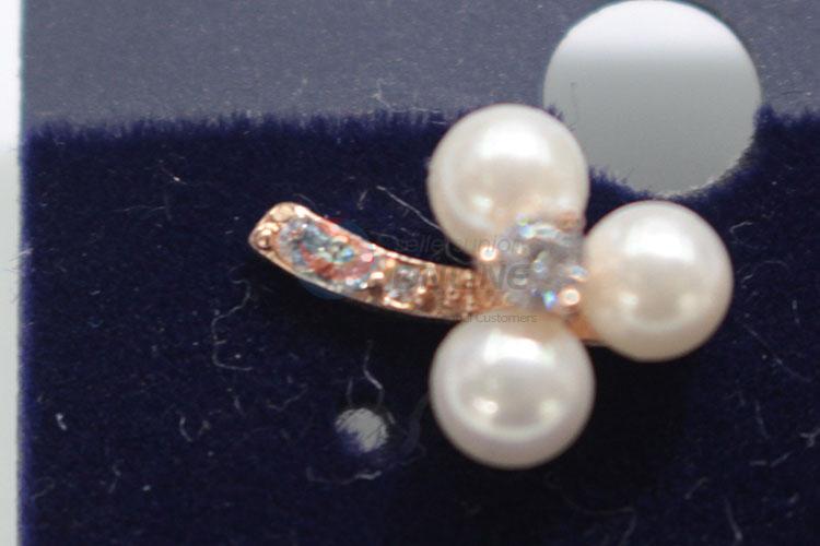 Magnificent pearl&zircon ear stub