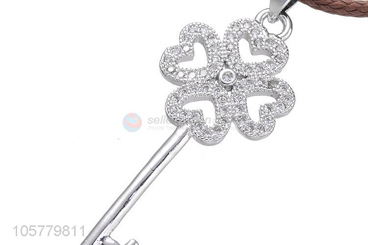 Delicate Design Key Shape Pendant For Necklace