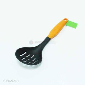 China Factory Nylon Leakage Shovel