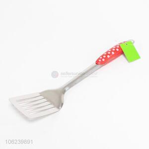 Hot Selling Kitchen Utensil Leakage Shovel with Handle