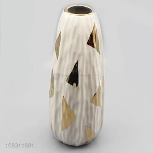 Manufacturer directly supply decorative triangle pattern ceramic vase