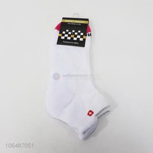 Wholesale cheap white comfortable men boat socks