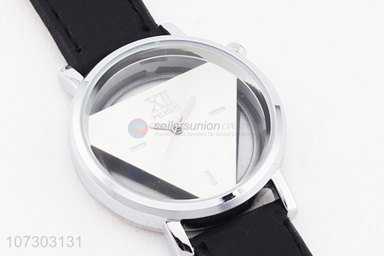 Creative Design PU Watchband Watches Men Wrist Watch