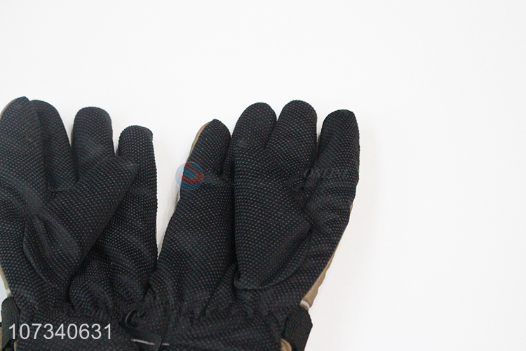 Superior quality men winter sports gloves for climbing & hiking