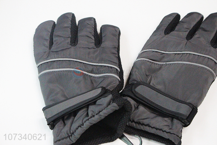 China manufacturer winter windproof anti-skid sports gloves for men