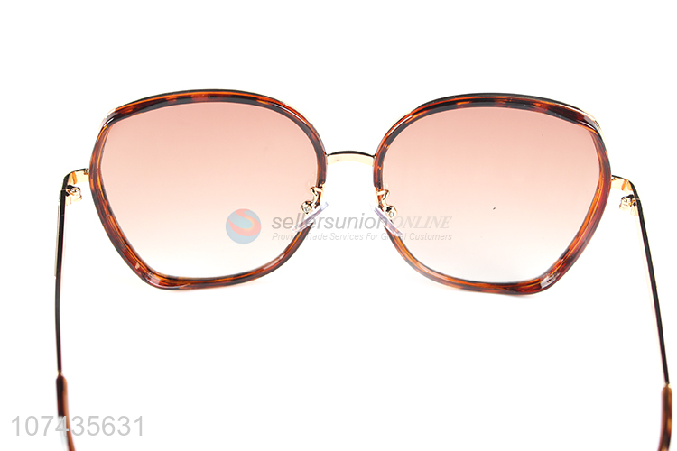 Latest design custom logo women sun glasses uv 400 sunglasses