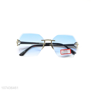 Hot selling gradient rimless lens women sun glasses uv 400 sunglasses