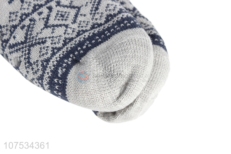 Hot selling mwn winter knitted jacquard floor socks