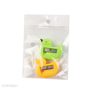 Low price kids stationery duck shape plastic pencil sharpener