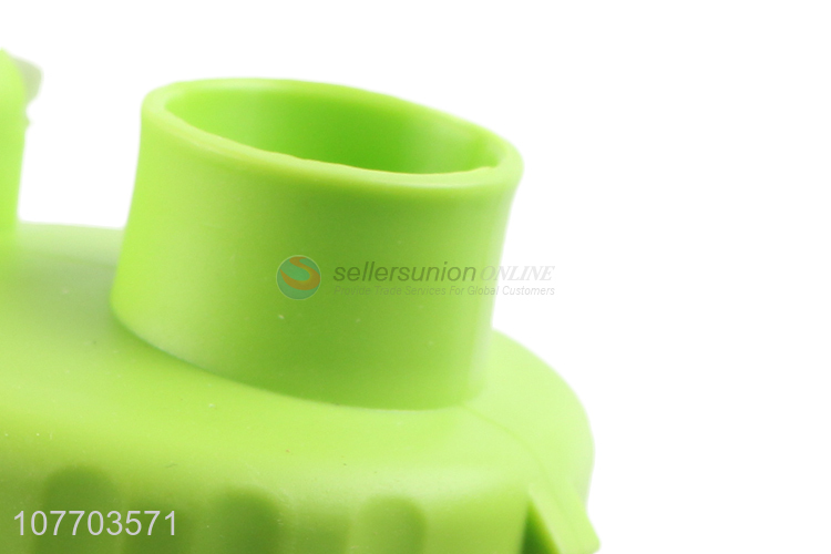 Hot selling green cartoon water cup can carry water bottle