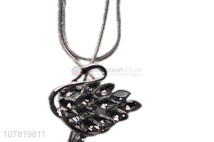 Hot sale elegant 2-layer crystal swan pendant necklace for gifts