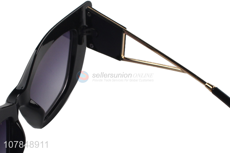 Cool Design Plastic Black Sunglasses Fashion Eyewear