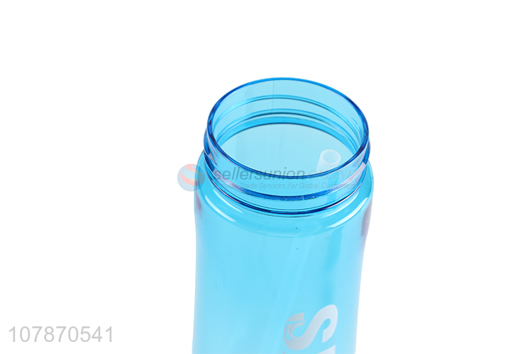 Factory supply plastic sport bottle drinking bottle with straw