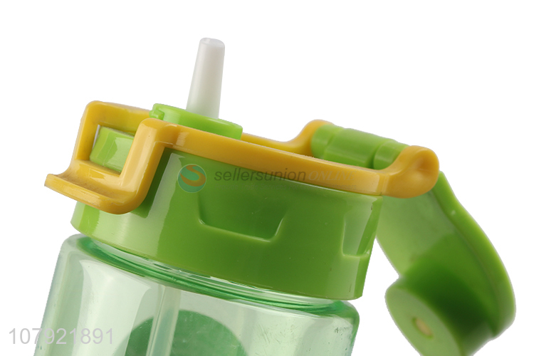 Factory customized green plastic portable sports bottle