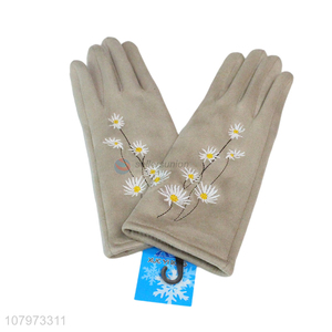 Yiwu wholesale thick gloves ladies embroidered warm gloves