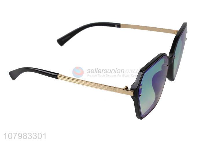 New Arrival Coloured Lens Sunglasses Fashion Eyeglasses Wholesale