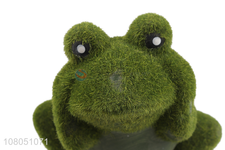 Hot sale frog shape artificial animal ornaments statue