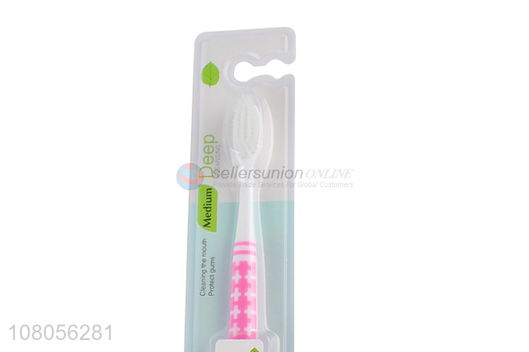 Low price plastic toothbrush travel portable toothbrush wholesale