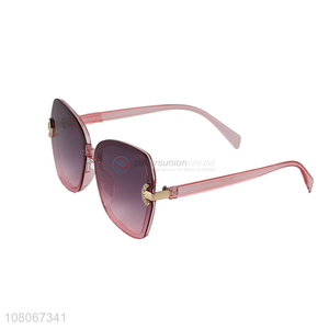 Latest arrival trendy plastic sunglasses fashion women sunglasses