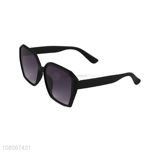 China products trendy plastic frame polarized sunglasses for women