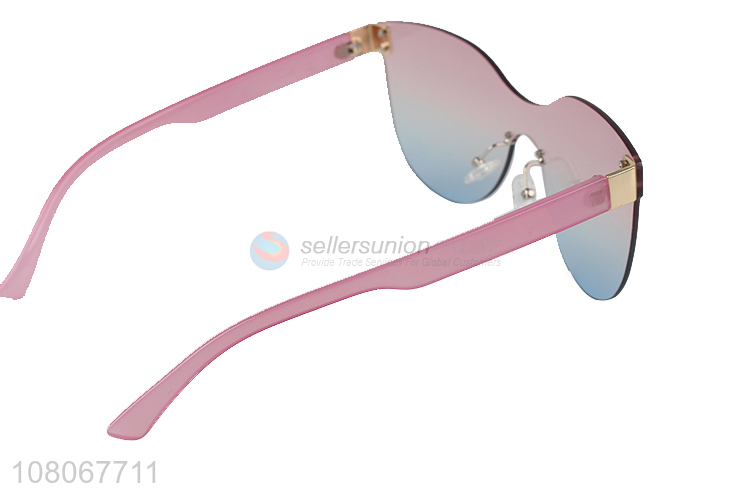 Hot selling trendy graduated sunglasses plastic sunglasses for ladies