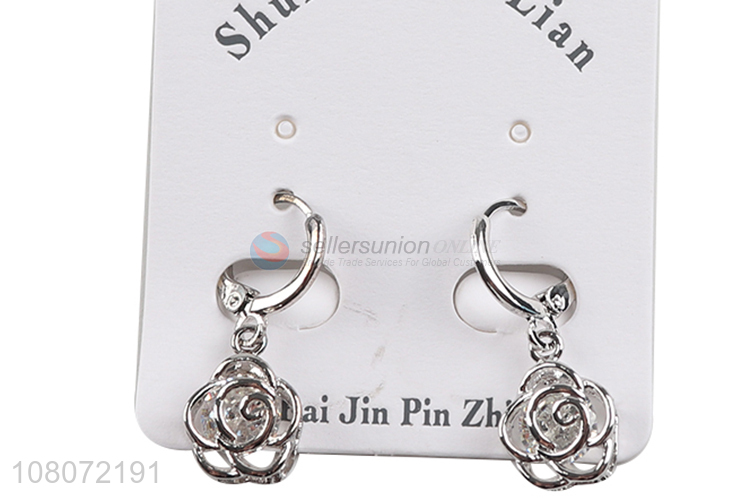 Hot selling silver flower shape girls earrings for decoration