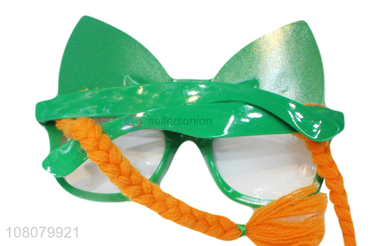 Wholesale price green plastic creative glasses for party decoration